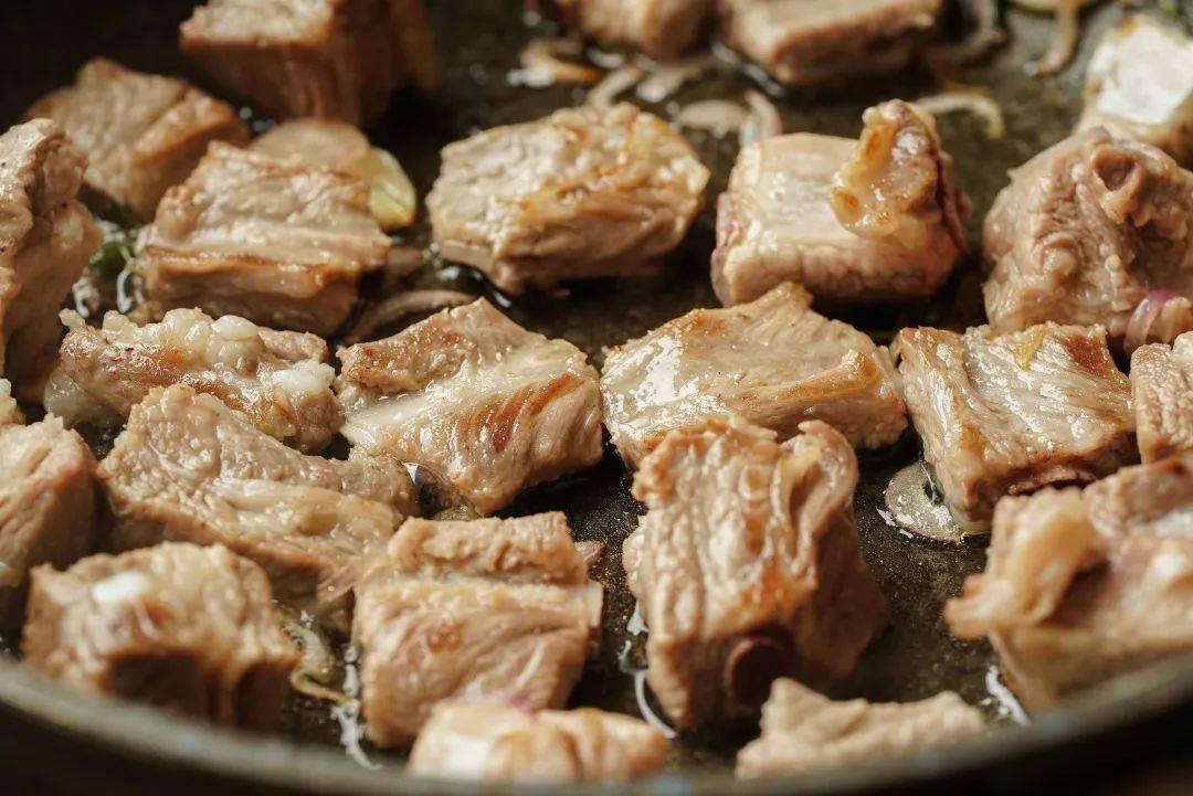 懶人福音！天冷就愛這麼吃，菜肉一鍋端，連吃3碗都不夠！ 熱愛美食 第4张