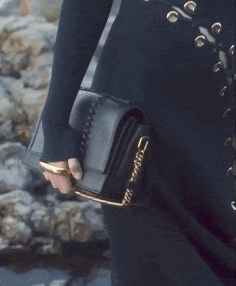 链条|易烊千玺被绑凳子上?时尚圈的链子有点厉害!