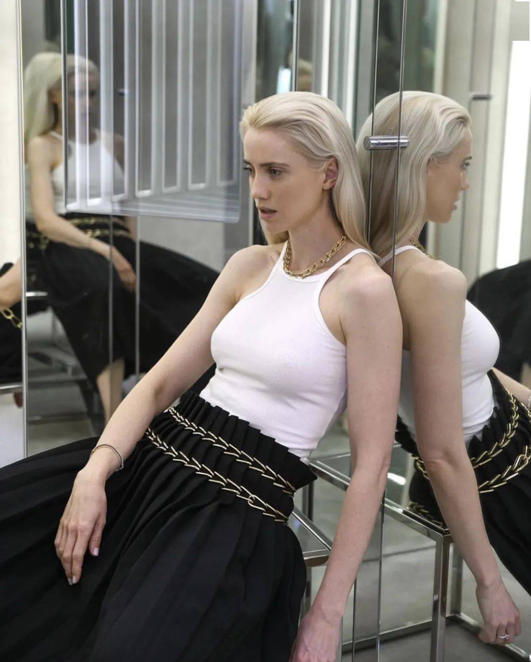 链条|易烊千玺被绑凳子上?时尚圈的链子有点厉害!