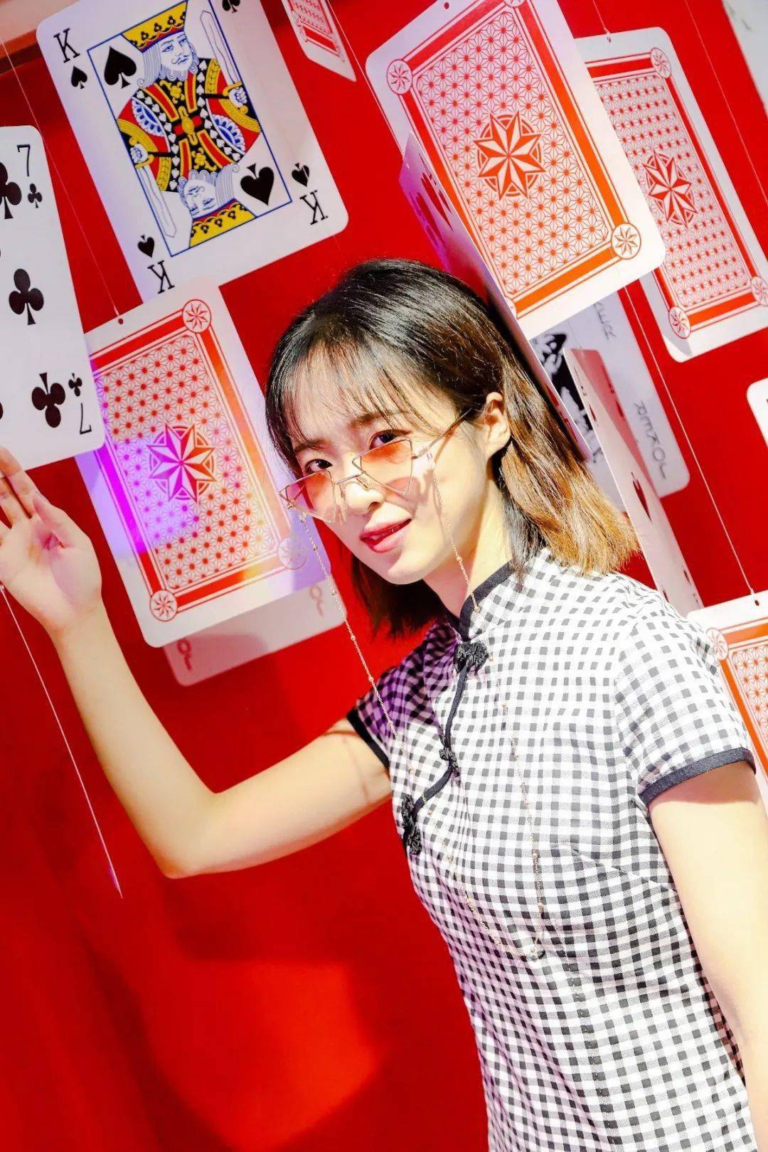 国潮|美炸了！国潮旗袍、复古港风、JK制服...这家换装自拍馆太好拍了！3小时不限服装，20+拍照场景，100+种造型！随手拍出大片！