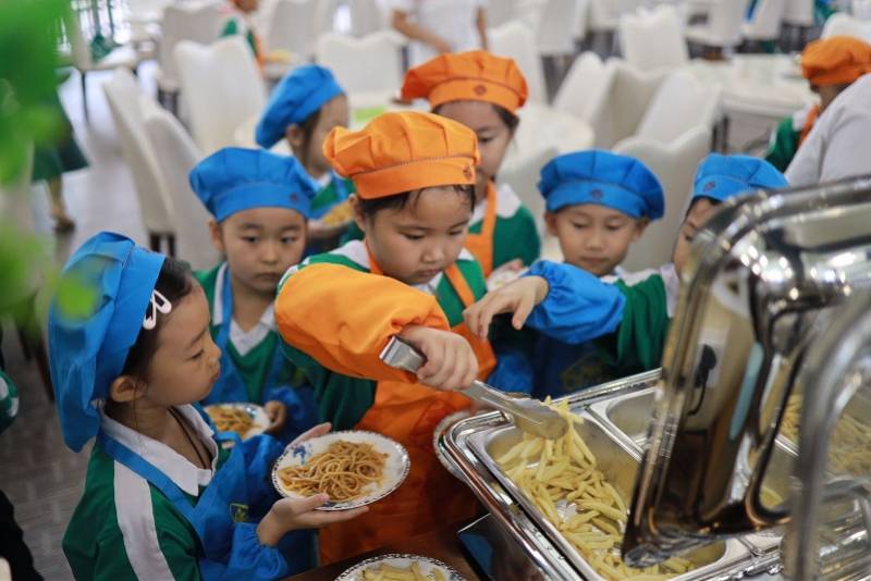 可乐鸡翅|硬核必修课！做一盘可乐鸡翅，犒劳一顿自助餐！