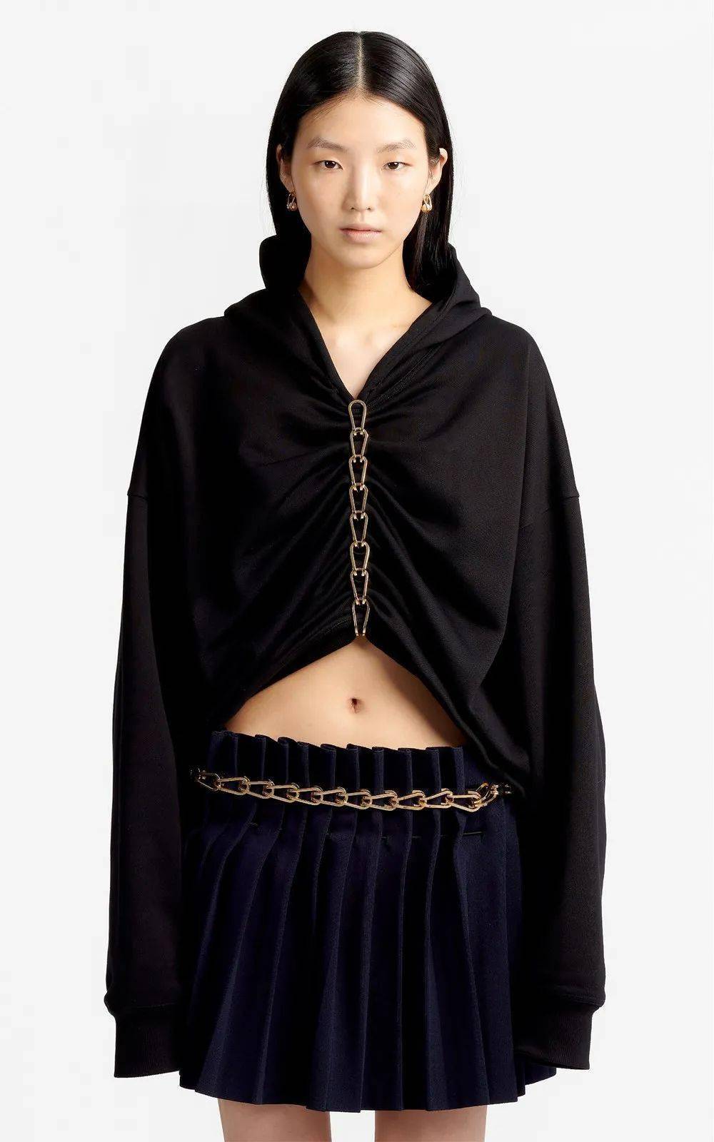 链条|易烊千玺被绑凳子上?时尚圈的链子有点厉害!