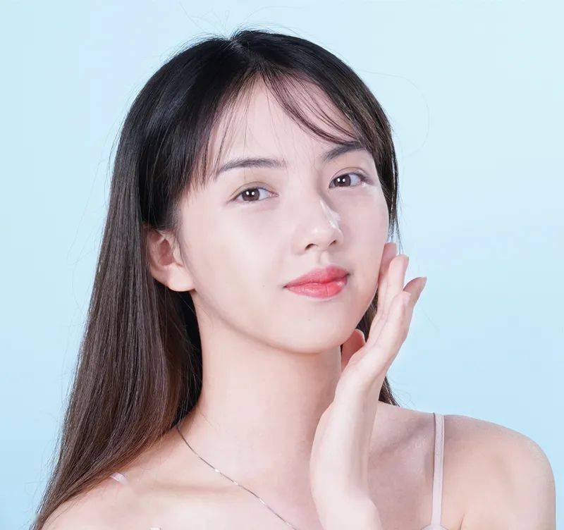 灰色交易|南韩女爱豆“灰色交易”被深扒！18岁出道通吃半个娱乐圈，千亿富豪5次求婚不下嫁：这女的好会玩！