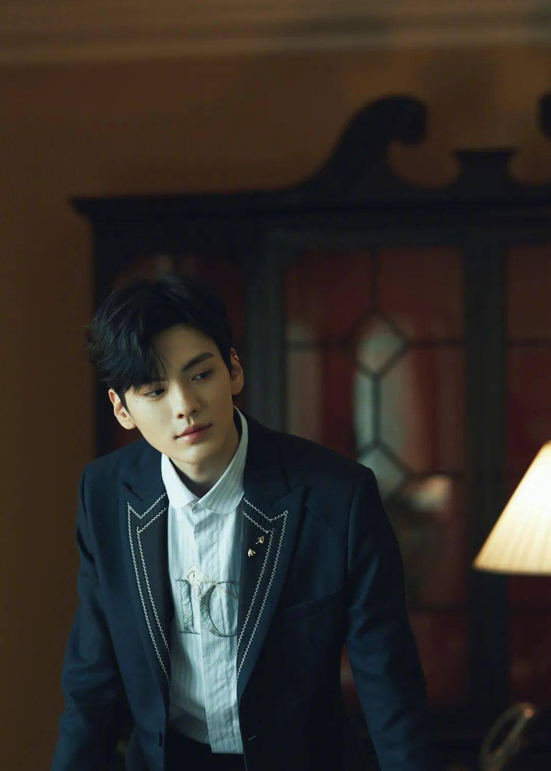 钟楚曦|快讯 | Angelababy封面、华晨宇活动、钟楚曦活动、杨超越大片