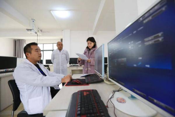 毕节|励志！毕节盲人夫妻创办学校，让350多名盲人有了一技之长