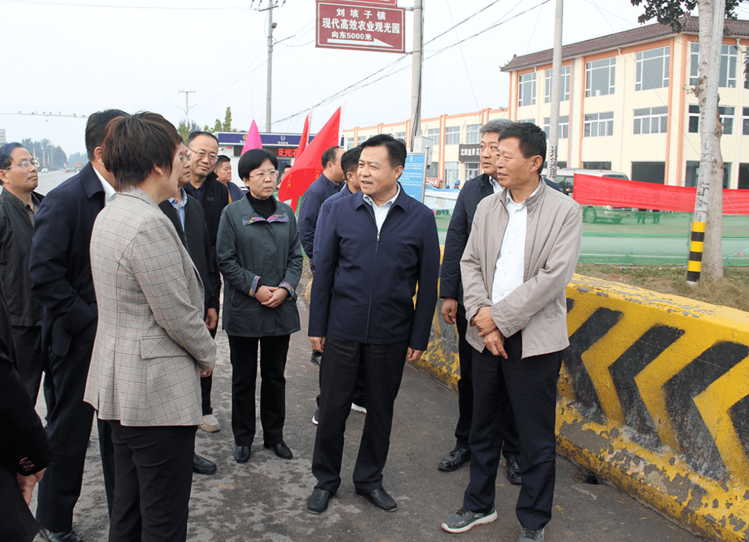 10月14日,聊城市副市长何宪卓来临调研引黄灌区农业节水工程建设工作.