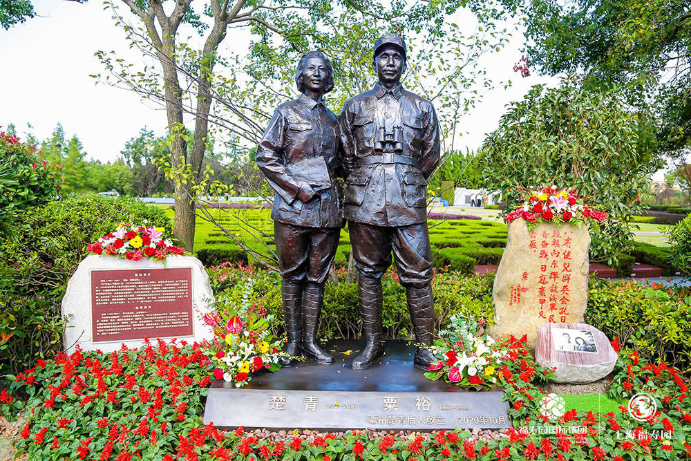 10月12日,粟裕大将的纪念像在上海福寿园新四军广场正式落成.