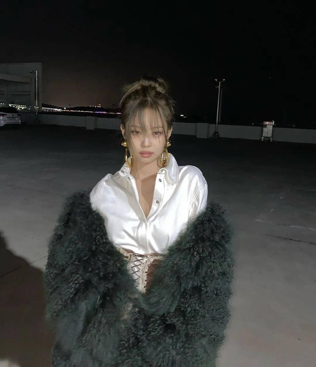 jennie刘海lovesick,lovesickgirls海报 扒一扒jennie金智妮的高级感私服穿搭