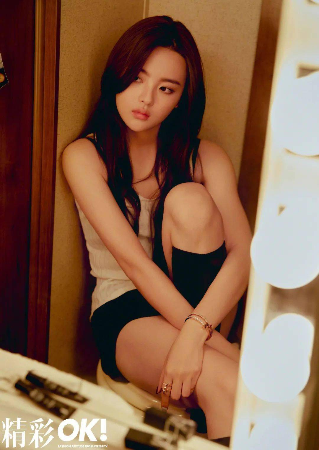 钟楚曦|快讯 | Angelababy封面、华晨宇活动、钟楚曦活动、杨超越大片