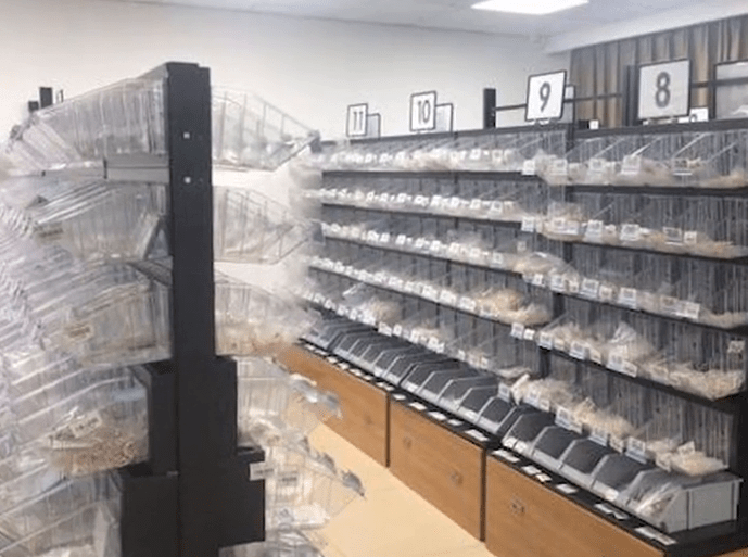 直播|百万粉丝带货主播公然售假！直播现场被抓，50名涉案人员已被抓获