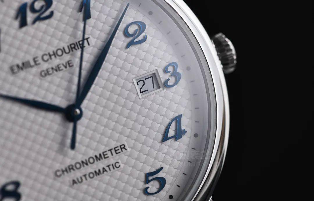 莱蒙|公价1万多 入手高颜值复古范 精准“天文台”腕表