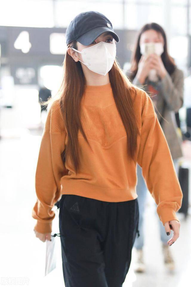 橘色卫衣怎么配 8ec07632ac73468db5ad955b6a0232a7.jpeg