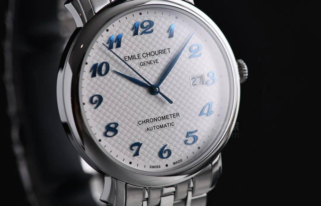 莱蒙|公价1万多 入手高颜值复古范 精准“天文台”腕表