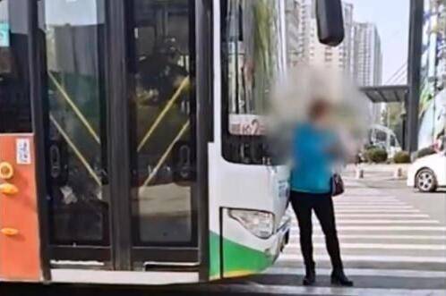 东方时评丨根治“怒路症”需要法律开药方