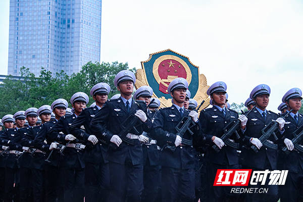 警察学院|湖南警察学院举行2020级新生军训汇报表演