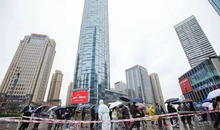青岛三天600万人口核酸检测_青岛核酸检测现场图片