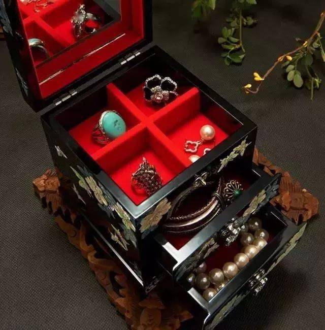 珠宝|有“毒”首饰盒别买！把珠宝都毁的不成样！4招教你买到最合适的首饰盒~