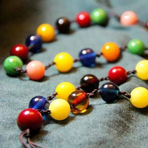 莫桑|一凡：他用廉价珠宝，白嫖小三？本是地摊货，假装高贵为哪般……