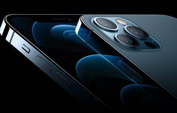 抢疯了！iPhone 12首批货已售罄 网友：说好的12不香13香呢？