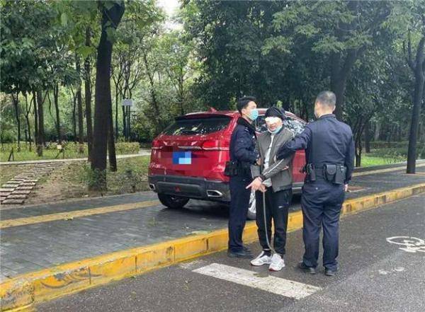 遭歹徒劫持，空姐沉着自救，40岁嫌疑人已被捕