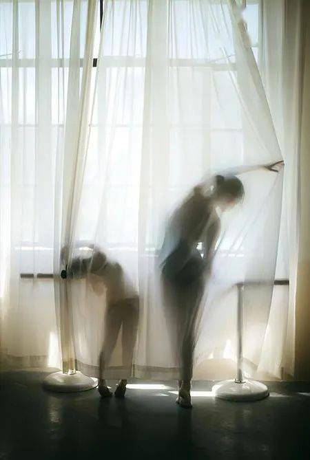 镜头|让你的被摄者充满自信，拍摄女性自然又上镜的12个方法