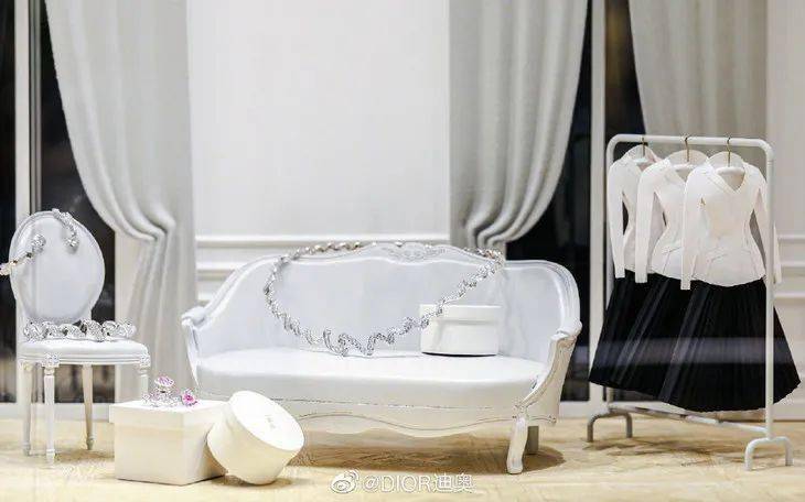 Lancel|壹周潮话题 | 一周看了三场珠宝展，今年又买不成保时捷了！（狗头）