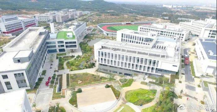 西海岸|可容纳3500余名师生！西海岸又一所高颜值学校投入使用