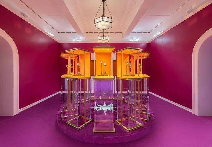 Lancel|壹周潮话题 | 一周看了三场珠宝展，今年又买不成保时捷了！（狗头）