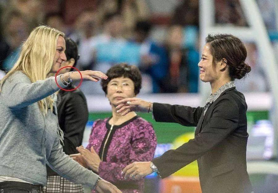 手链|外国人的“转运珠”比咱们的更灵？体坛美女名将戴着它百战百胜！