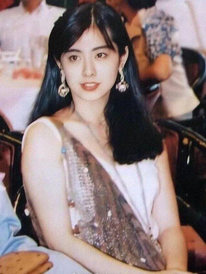 时髦女孩|被“高颅顶”审美毁掉的时髦女孩们