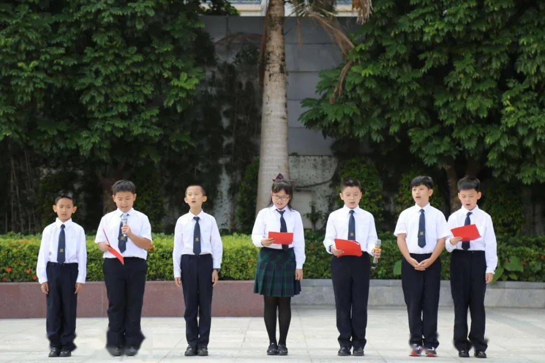 "营造自由和谐的氛围" ——记深圳市枫叶学校501班升旗仪式展演