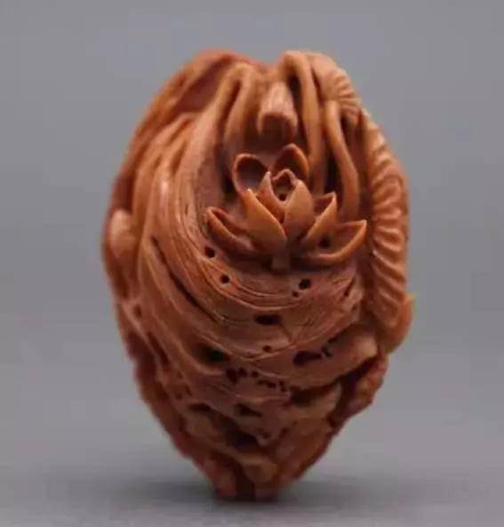 桃子谁都吃过,可是如此劲爆的桃核雕刻谁见过?
