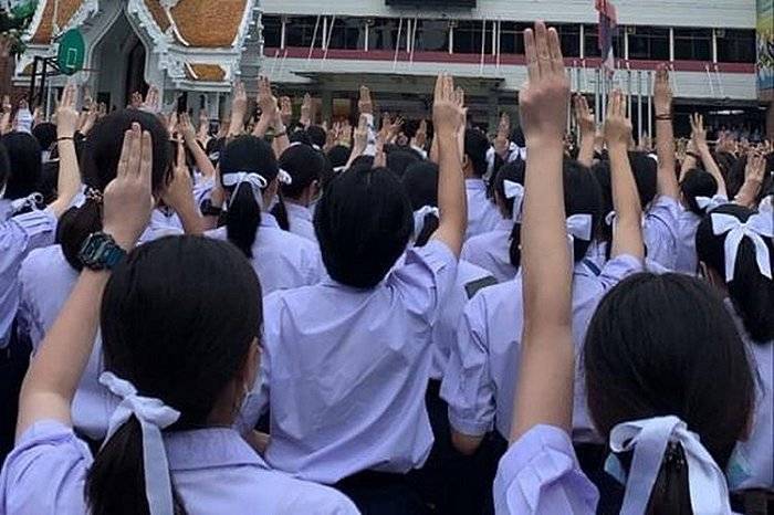 恒达首页控制游行:泰国政府要封即时通讯APP,誓言保护王室 (图3) 恒达首页控制游行:泰国政府要封即时通讯APP,誓言保护王室 (图3)