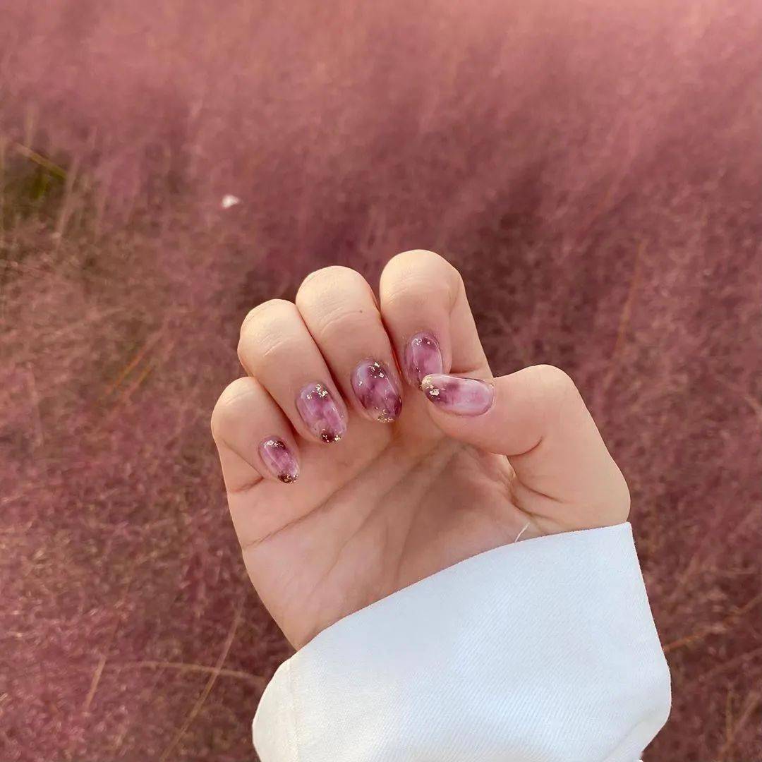 款式|每刻美丨两大流行款式的秋季美甲新鲜直达