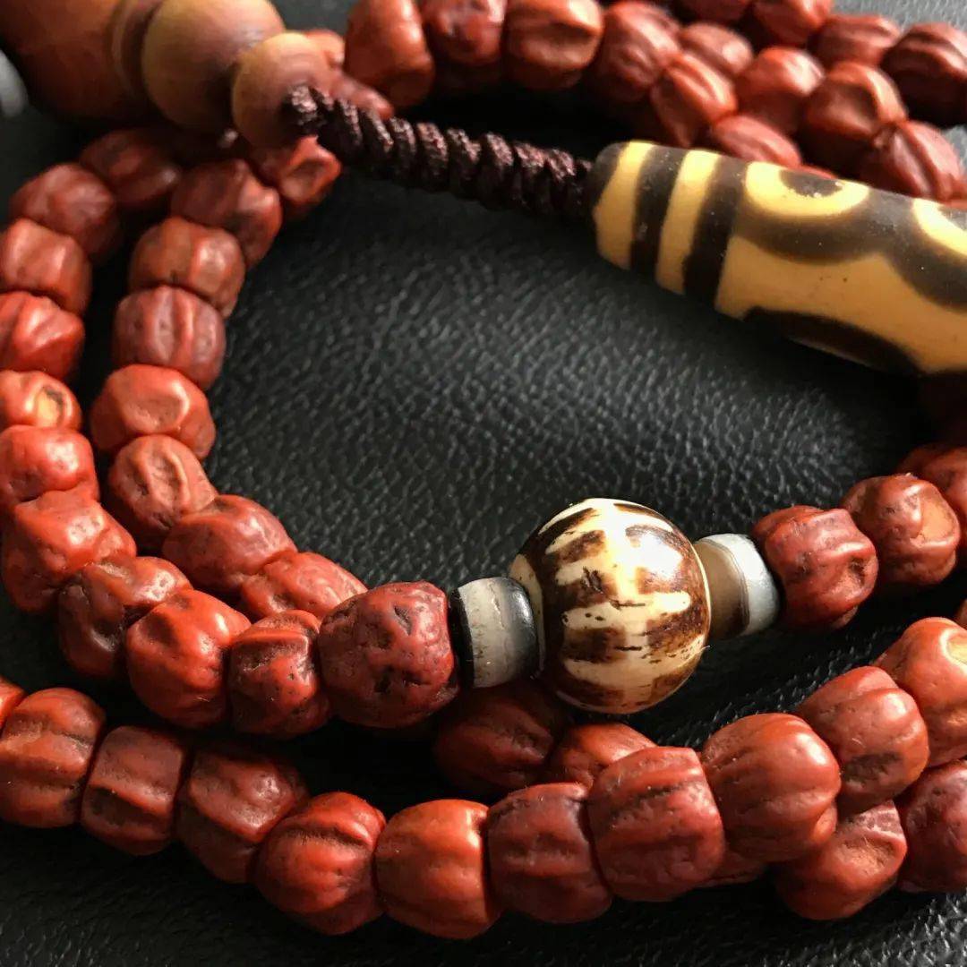 玩友|配饰顶流！有人说它是每个文玩人配串的梦想！价格却没想象中那么贵！