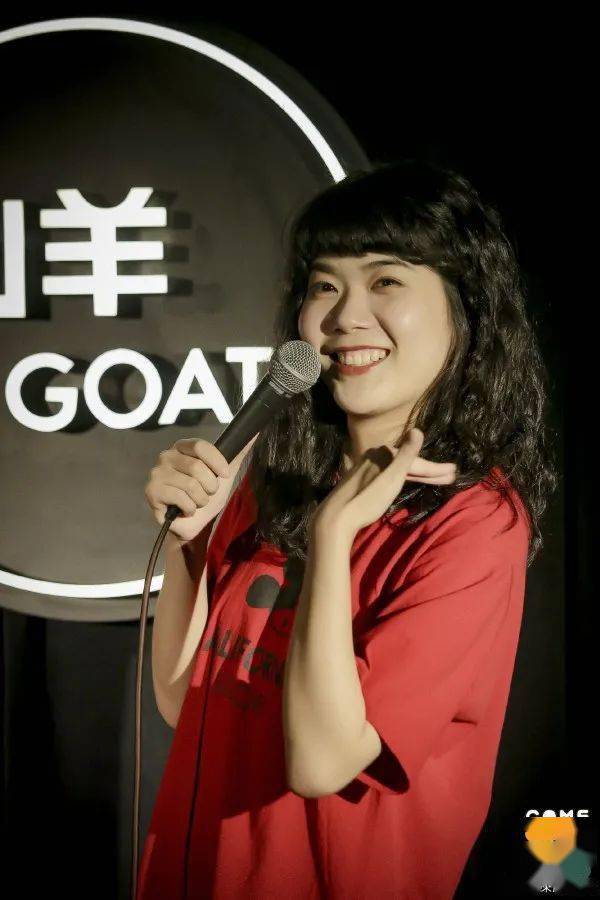 【跟明星学搭配】那些脱口秀女演员们的搭配技巧——之肩宽胯大杨笠篇
