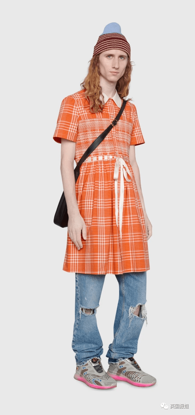 硬汉老爸爱上高跟鞋配短裙？长腿翘臀画风太妖娆