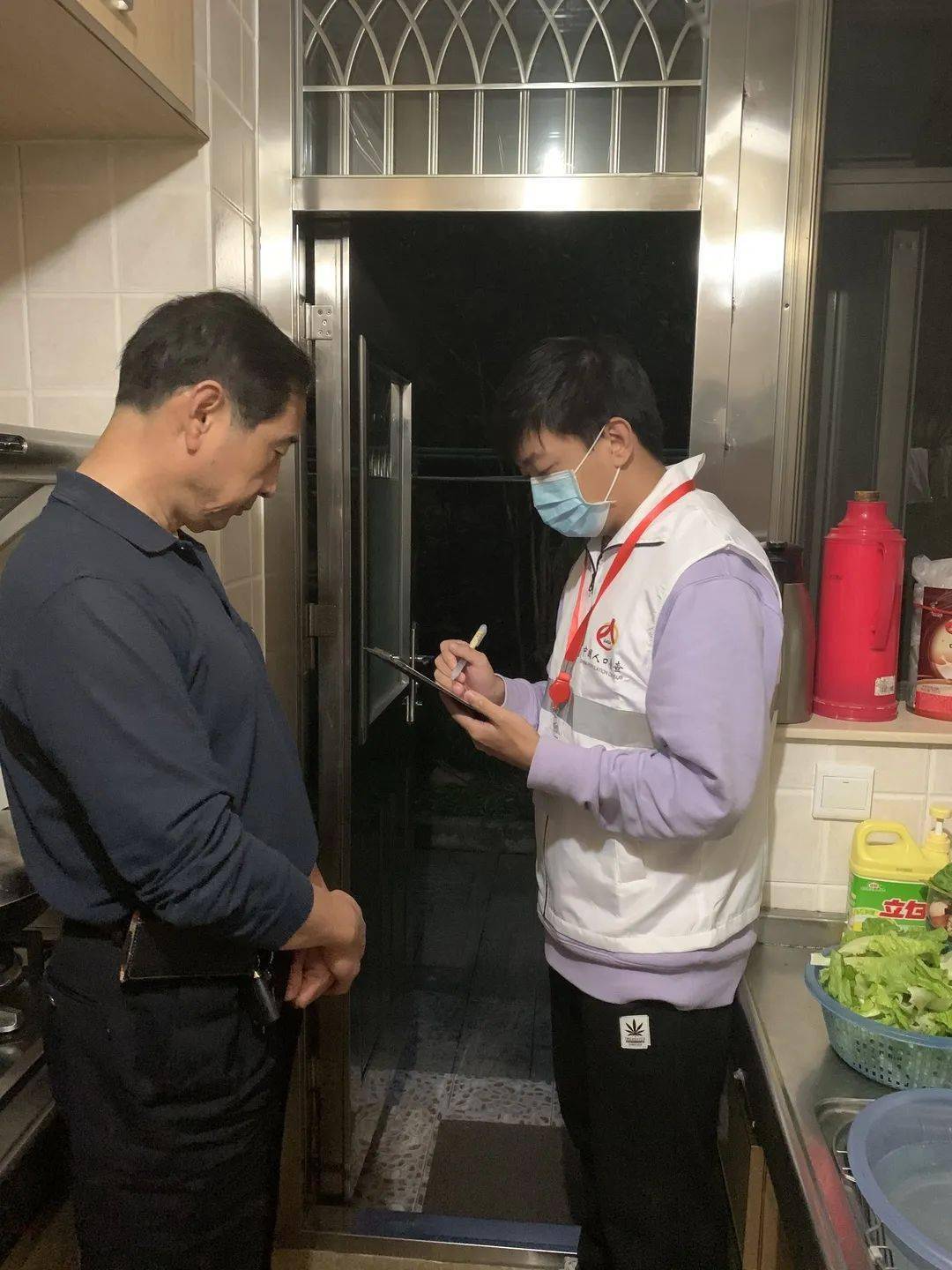 人口普查员上门摸底时间_人口普查员证件图片(2)