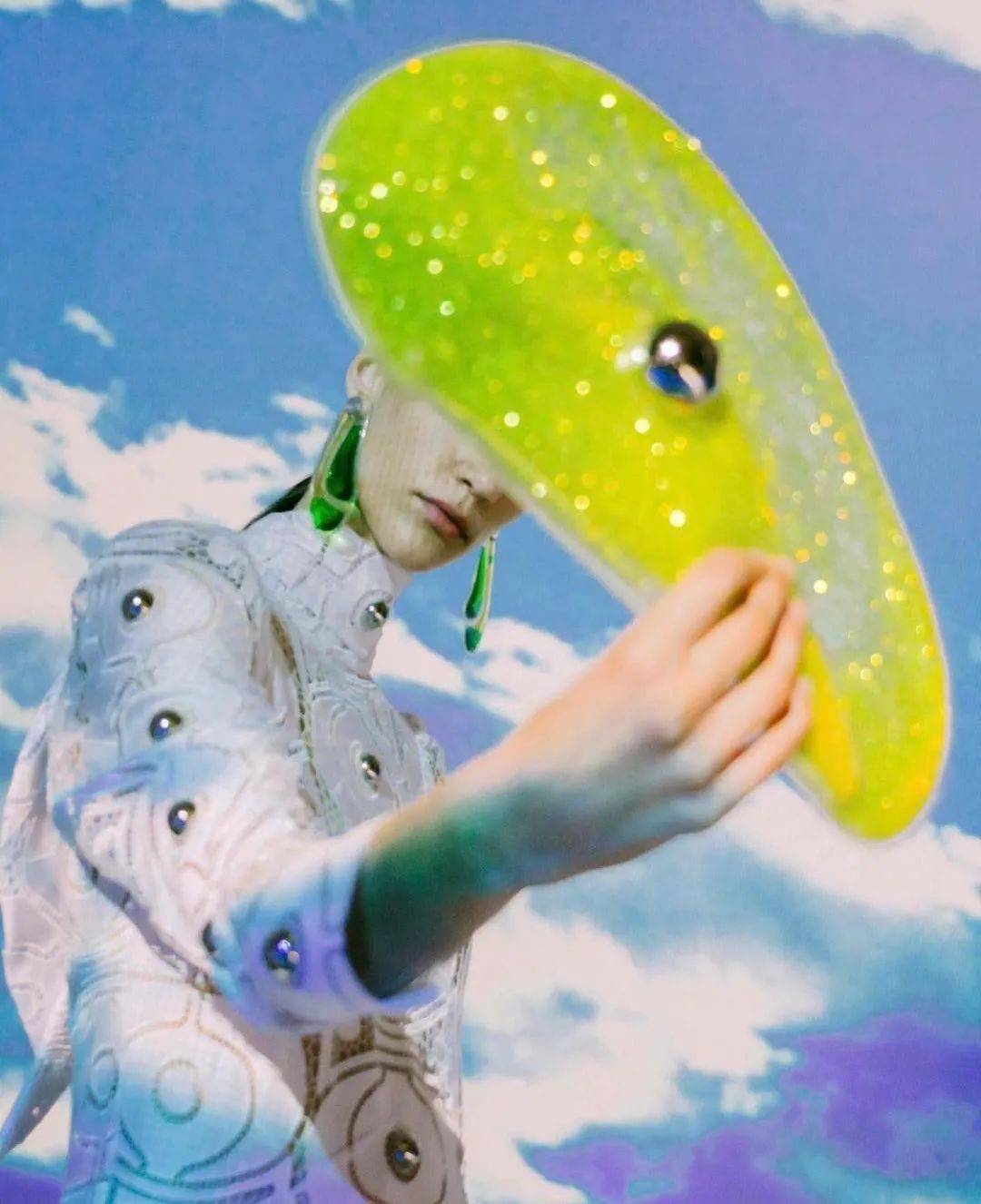 宝藏|想和虞书欣一样做个宝藏女孩，首先得有一件同款宝石衣啊！