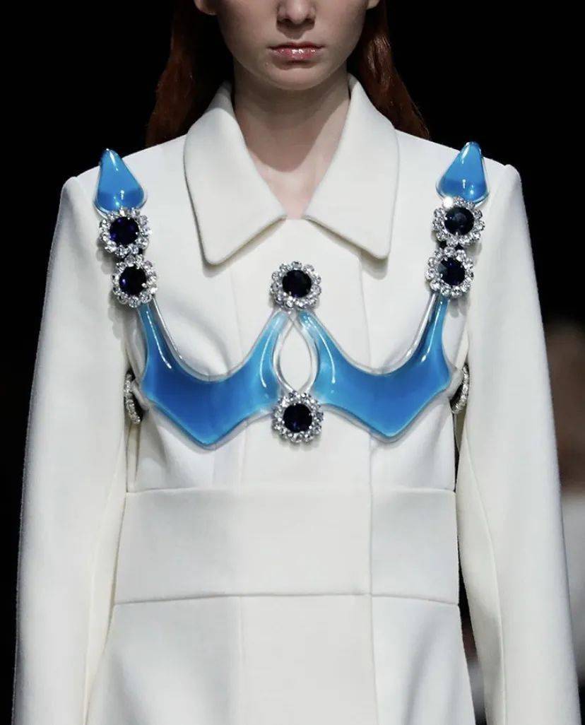 宝藏|想和虞书欣一样做个宝藏女孩，首先得有一件同款宝石衣啊！