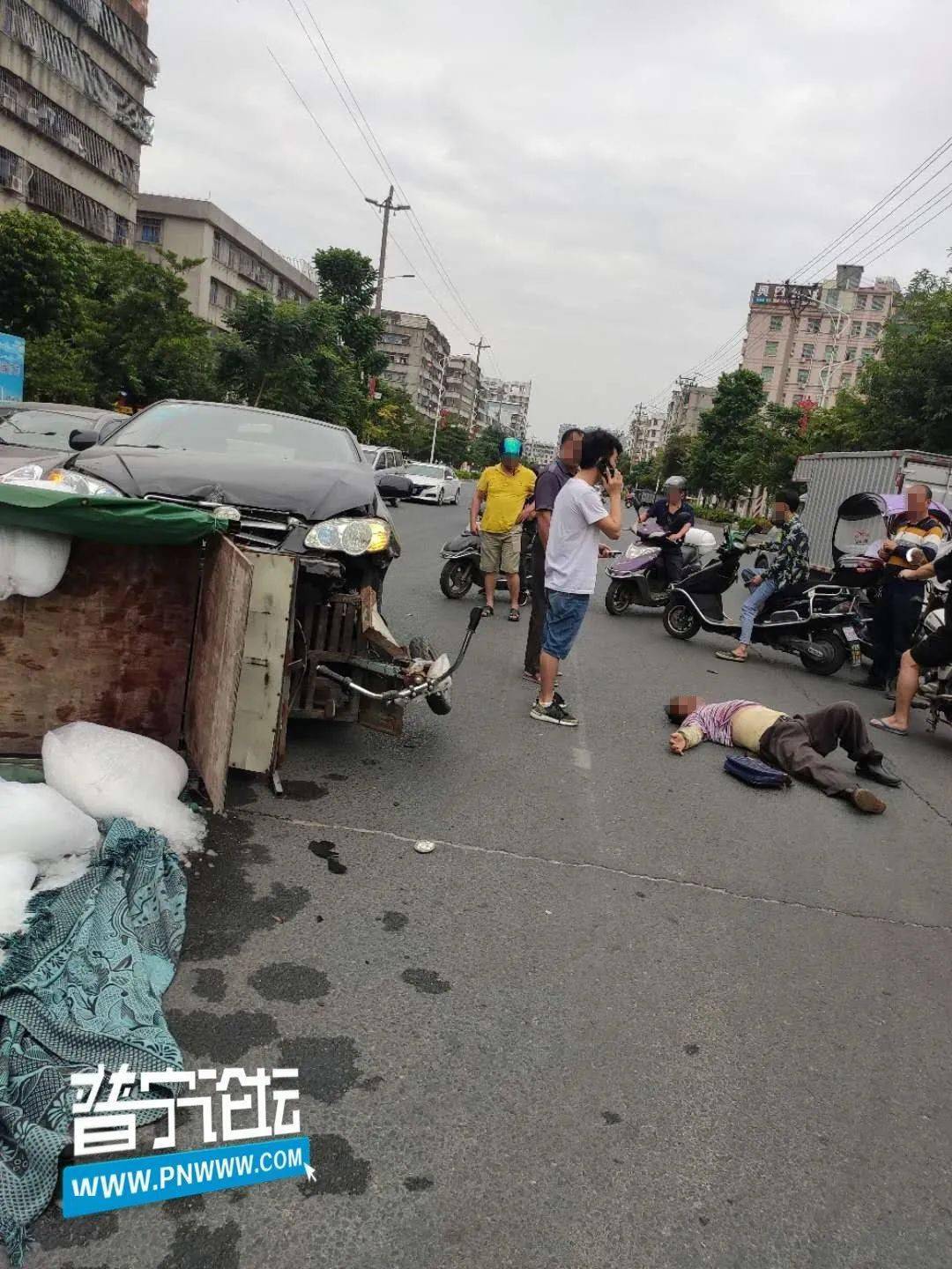 事故!普宁文竹路某路段发生车祸,伤者倒地流血