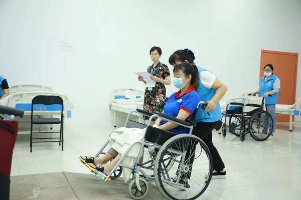 刘洋|女硕士辞掉央企工作，转行做保姆