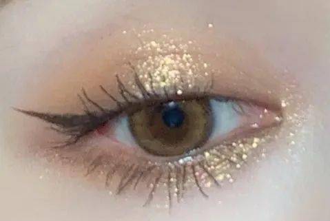 眼影|快速完妆零技巧，1分钟搞定眼影~！