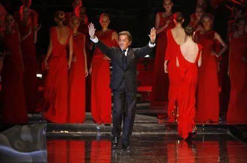 冒险|Pantone发布“月经红”色号,充满活力和冒险精神的红色是如何“驰骋”整个时尚界的？