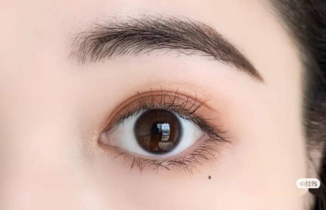 眼影|快速完妆零技巧，1分钟搞定眼影~！