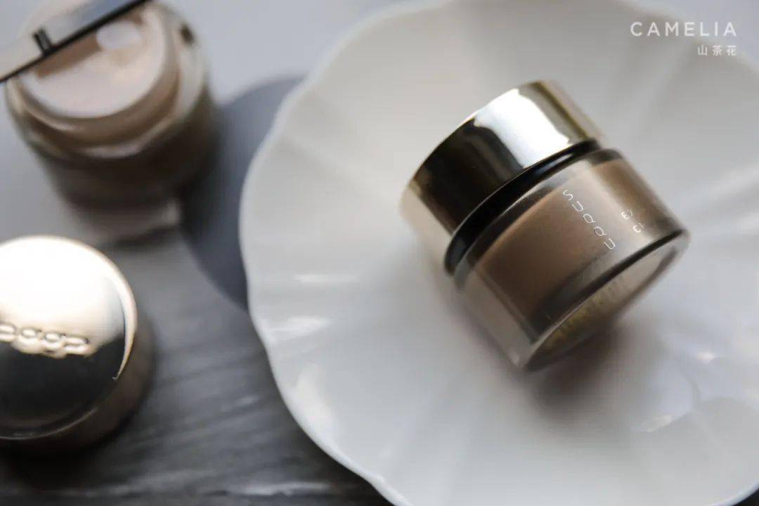 肌肤|值得买｜用这瓶贵妇级养肤粉霜 打造细腻丝滑奶油肌