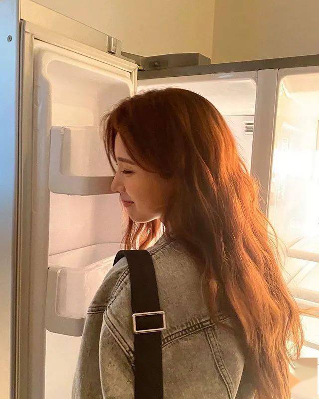 瑞小美|答应我，下次剪头发带着BLACKPINK的新专辑去好吗？