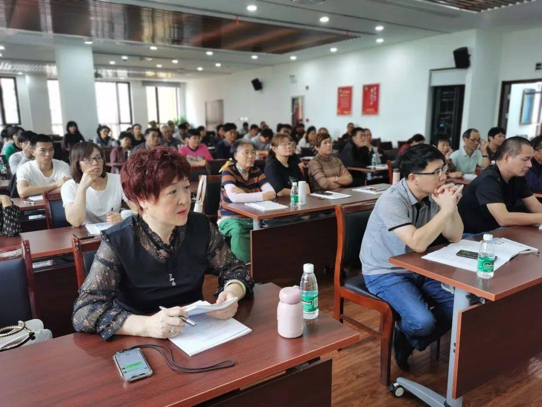 人口普查员业务培训_人口普查员证件图片