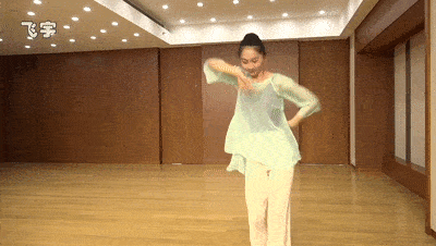 今天介绍一位宝藏小姐姐来自北京舞蹈学院古典舞系2015级表演班