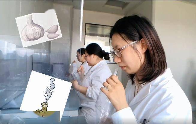 吃狗粮、闻恶臭月入数万元?这些匪夷所思的”多金”职业了解一下